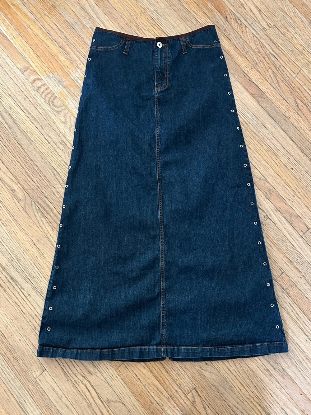 Vintage Y2K Denim Grommet Skirt s-m